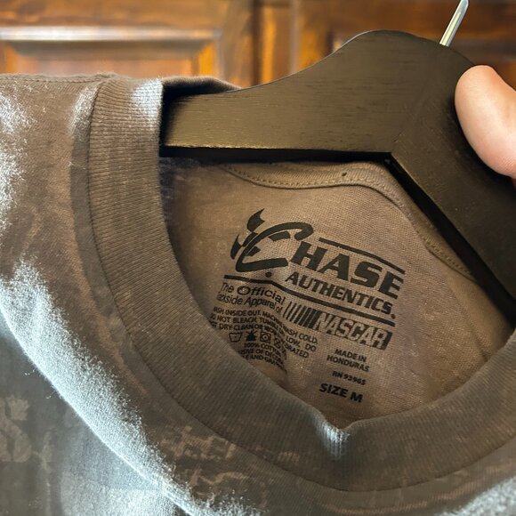 NWT Chase Authentics NASCAR Tee – #18 – M&M’s Back Graphic – Size M – Gray - Picture 3 of 4